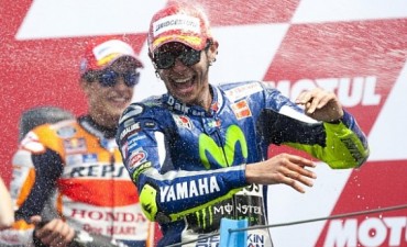 Rossi: "Si no me toca, yo hubiera hecho la curva normal"