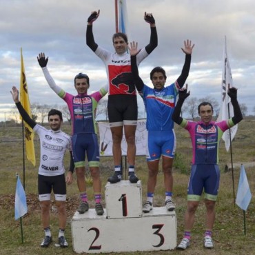 Saladillenses corrieron en el ovalo de Tapalque