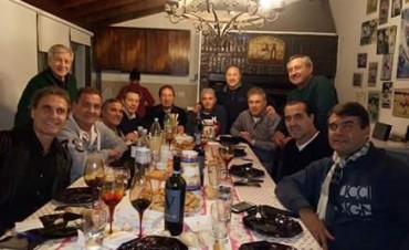 30 a&ntilde;os no es nada: Entre empanadas, los campeones del Mundial 86 volvieron a juntarse