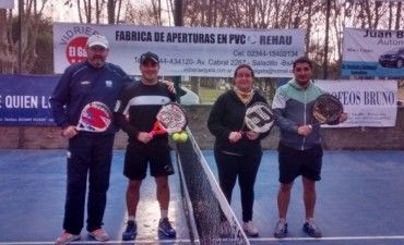 Se realizo Torneo de Padel en el Complejo Las V&iacute;as 