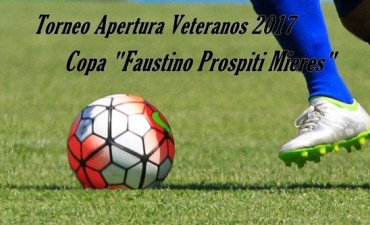 Reynoso los mira desde arriba de la tabla en el Torneo de Veteranos