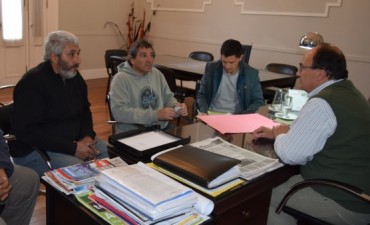 Salomón recibió en su despacho a integrantes del Club de Pesca