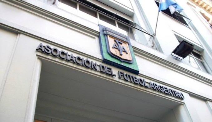 Boca juega el sábado, pero podría ser campeón el domingo 