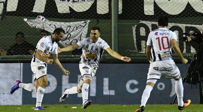 Histórico triunfo de Pacífico de G. Alvear sobre Estudiantes