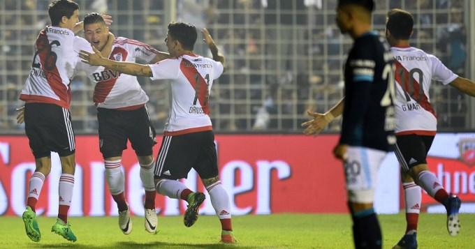River se agrandó en Tucumán y le pisa los talones a Boca
