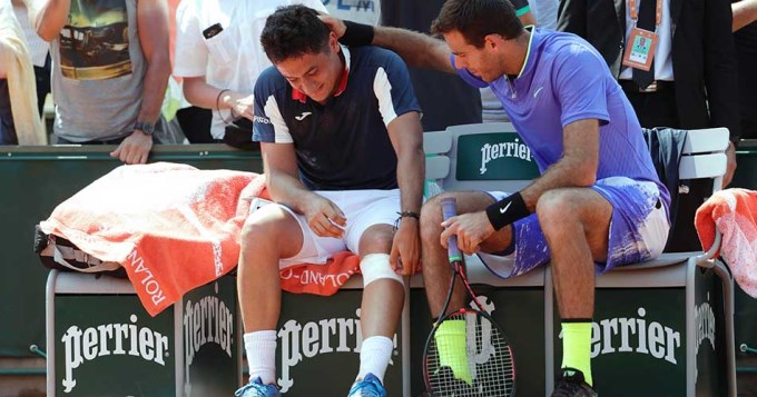 Un grande: Delpo ganó por abandono y consoló al rival