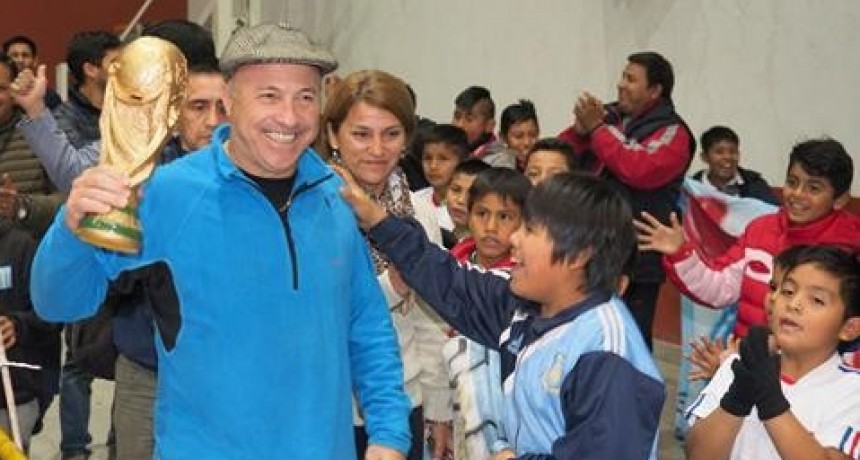 Emoción futbolera en Orán con la visita del “Vasco” Olarticoechea