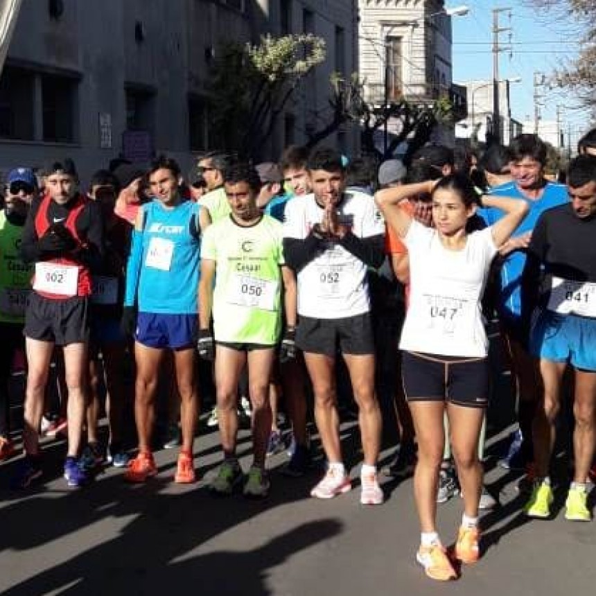 Francisca Almirón fue segunda en el Maratón Aniversario CESUAR