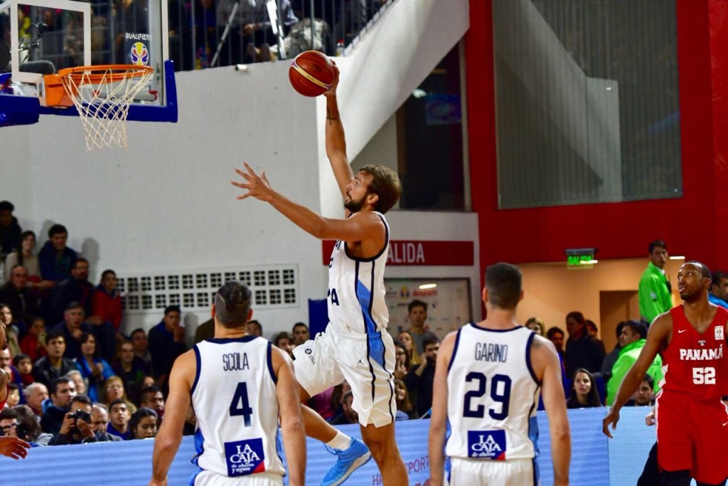 Gran partido de Marcos Delia en el triunfo ante Panama