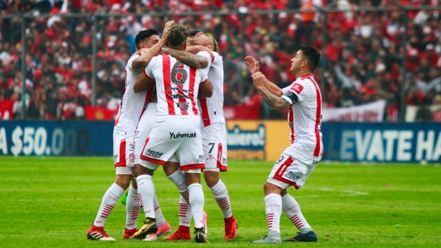 San Martín humilló a Sarmiento y volvió a la Primera División