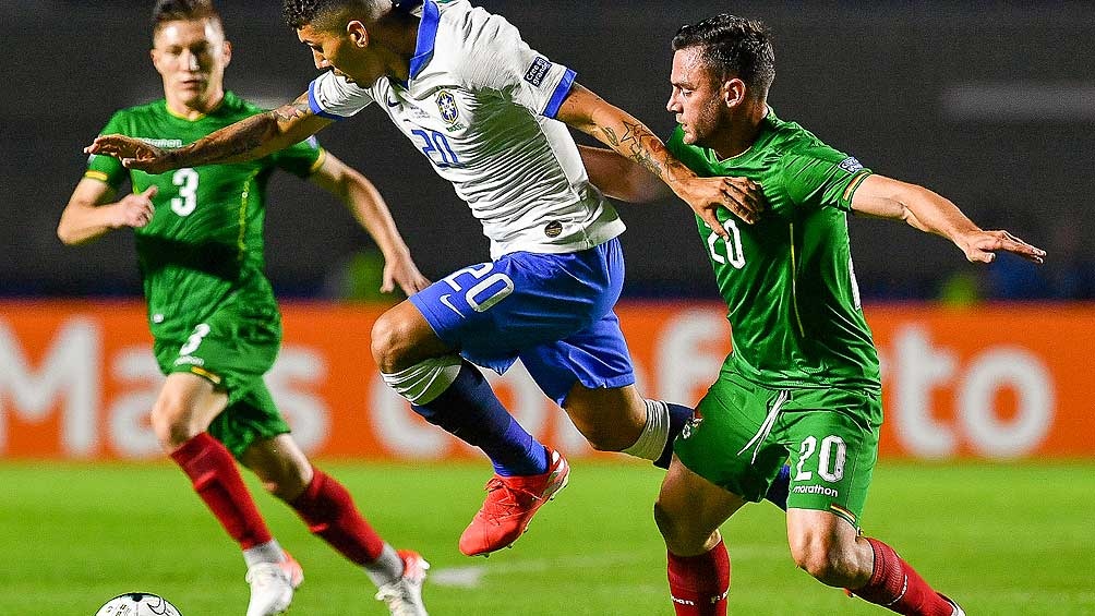 El local Brasil superó a Bolivia en el inicio de la Copa America
