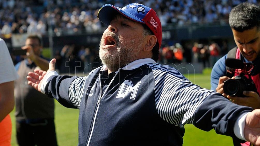 Maradona saludó a los padres en su día y recordó a Don Diego, fallecido en 2015