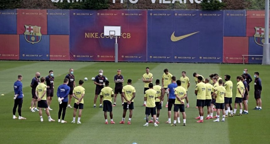 El Barça volvió a entrenarse con el plantel completo por primera vez desde marzo