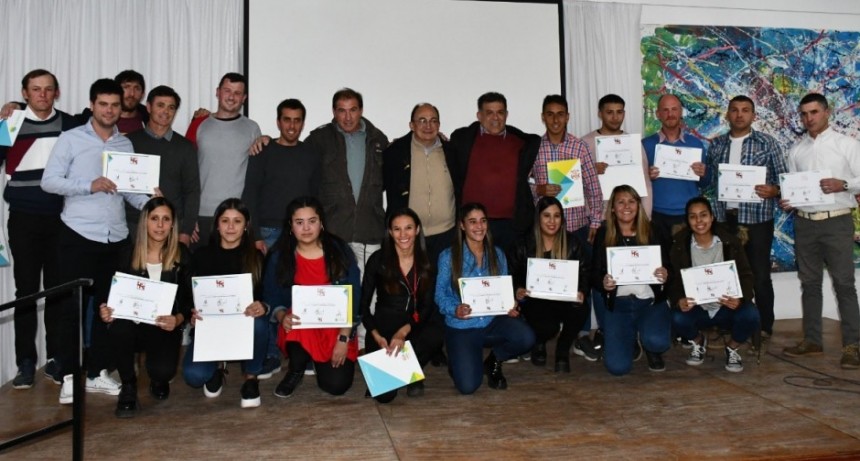 Fútbol: Entregaron Diplomas a nuevos árbitros en Saladillo 