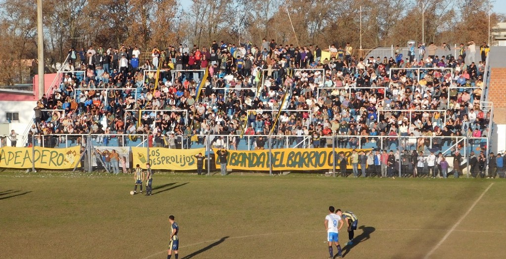 Fútbol: Igualdad entre Argentino y Apeadero ante gran marco de público 