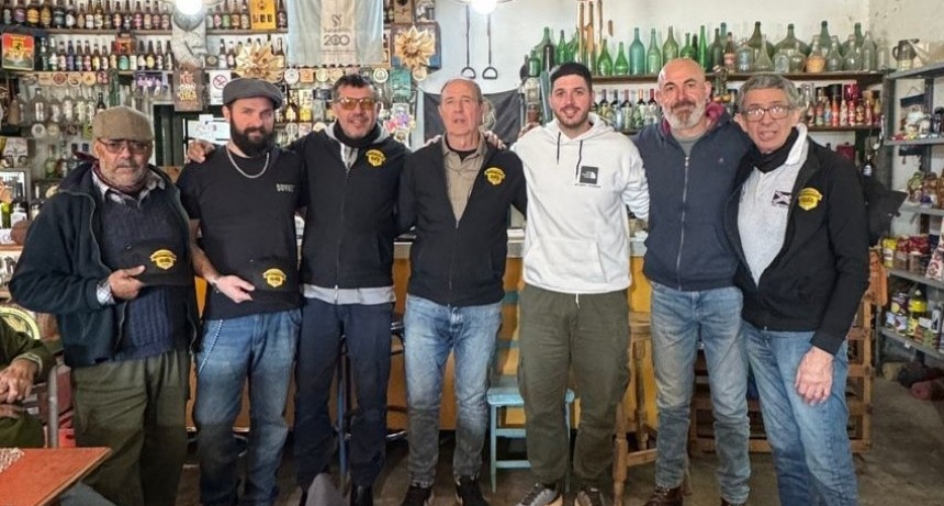 Imágenes: Sorteos del Club de Motos Antiguas en el Día de la Bandera
