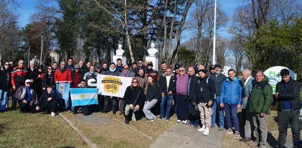&Eacute;xitosa y patriotica salida del club de Motos Antiguas de Saladillo