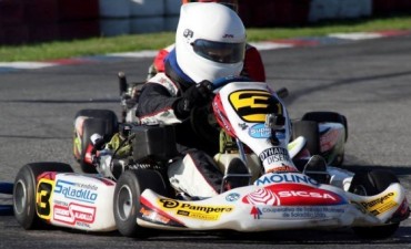 Saladillenses corren en el kartodromo de Ciudad Evita