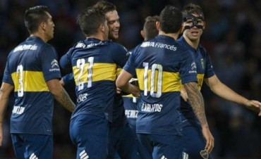 Boca lo aguant&oacute; con dos menos y es el &uacute;nico l&iacute;der de Primera A