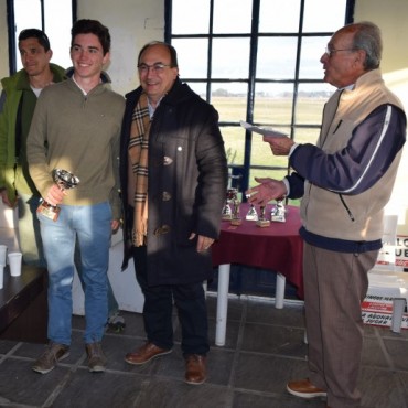 Salomón y Méndez entregaron los premios del Torneo Aniversario