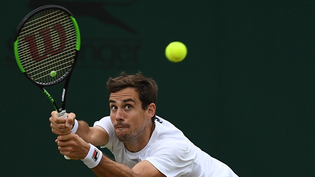 Pella avanzó a cuartos de final de Wimbledon tras una dura batalla ante Raonic