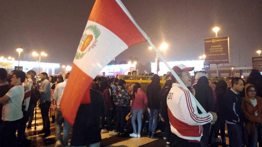 Perú fue ovacionado al llegar a Lima tras perder la final ante Brasil