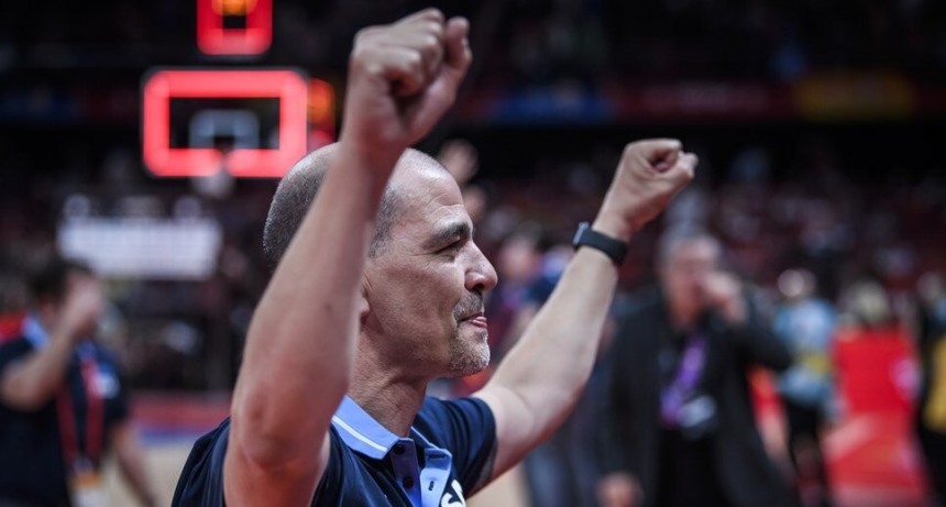 Sergio Hernández sigue al mando de la Selección de Basquet