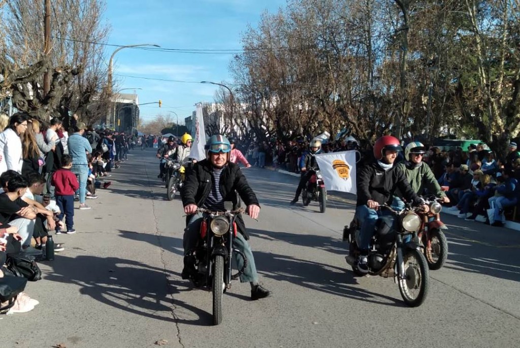 Club de Motos de Saladillo participó en el desfile por el 153° Aniversario de Gral. Alvear 