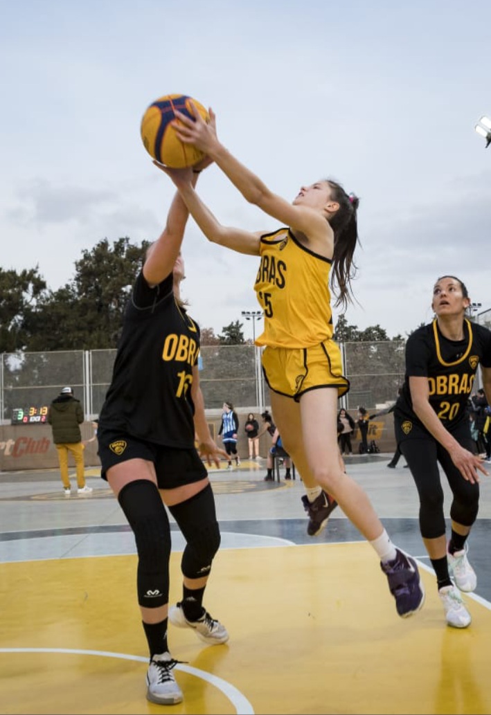  Belen Rojas entrena con la primera de Obras Basket