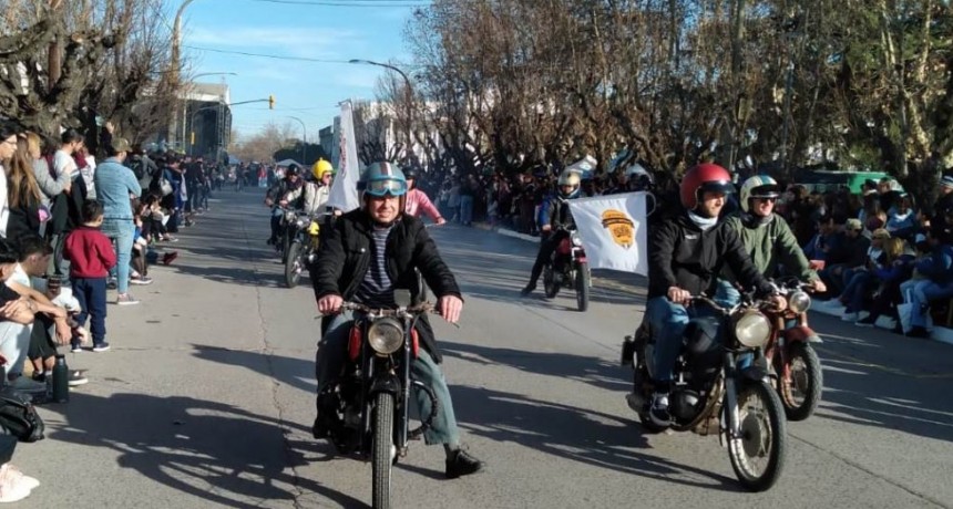 Club de Motos de Saladillo participó en el desfile por el 153° Aniversario de Gral. Alvear 