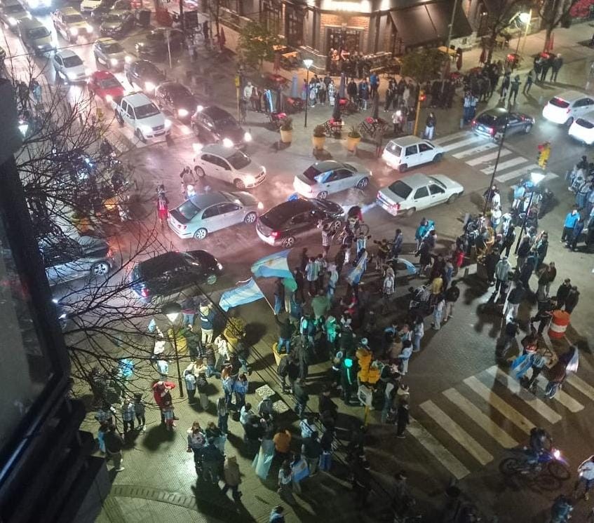 Gan&oacute; Argentina y se festeja en Saladillo