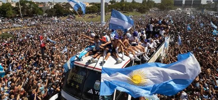 Fiesta y desesperaci&oacute;n pol&iacute;tica contra Milei 
