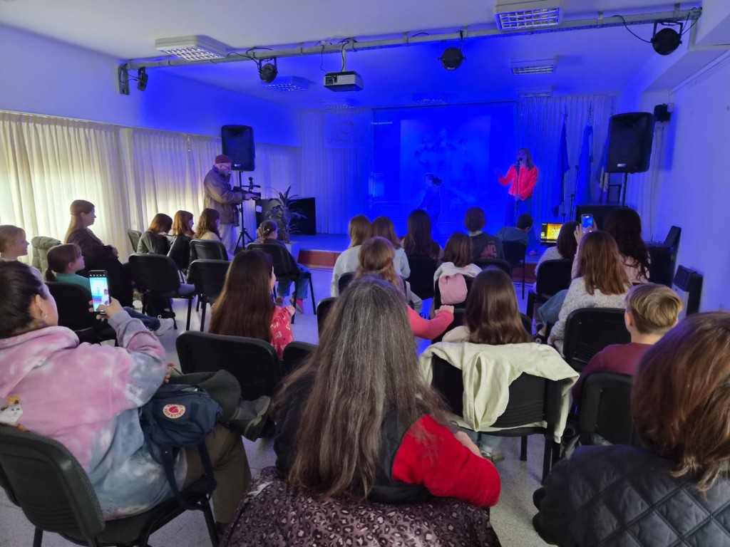 EL QUE QUIERE CANTA: Vacaciones en Cooparte con un laboratorio de karaoke