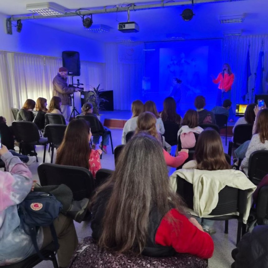 EL QUE QUIERE CANTA: Vacaciones en Cooparte con un laboratorio de karaoke