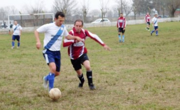 Sin definici&oacute;n en el Torneo de Veteranos debido al agua en las canchas