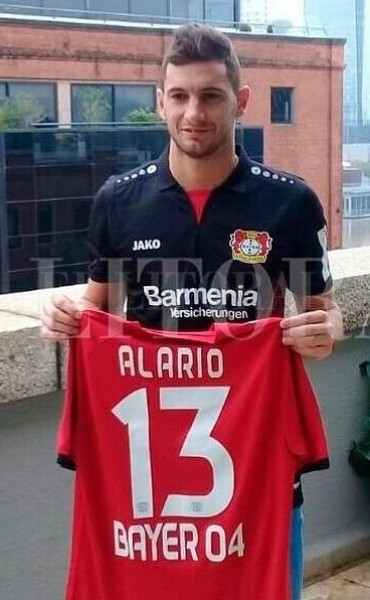 Alario ya se puso la del Bayer y firmó el contrato, pero River lo niega