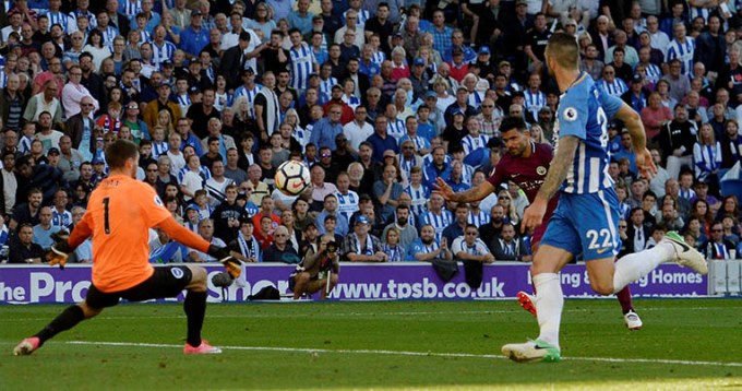 El Kun la metió en el debut del City en la Premier
