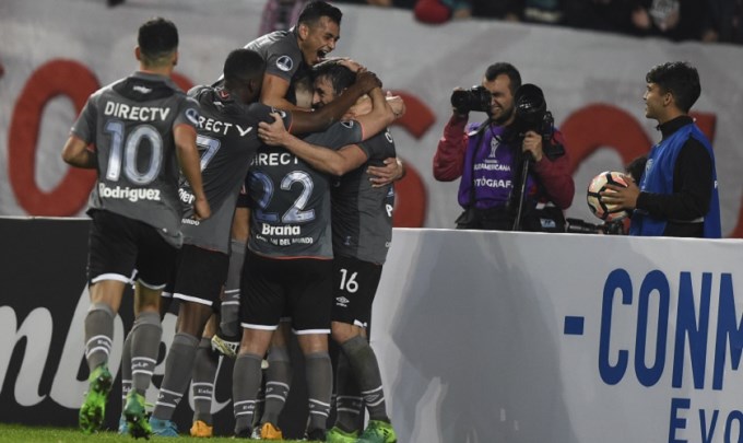 Estudiantes cumplió y clasificó a los octavos