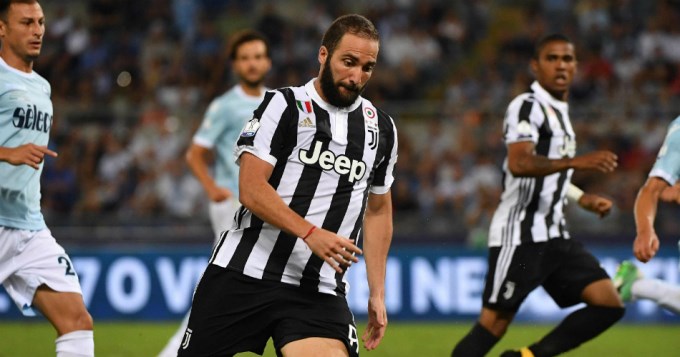 Prensa italiana se burla del físico de Higuaín 