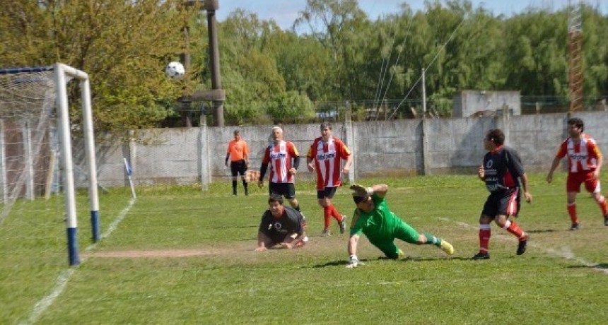 Argentino es el líder en el Torneo de Veteranos de Fútbol
