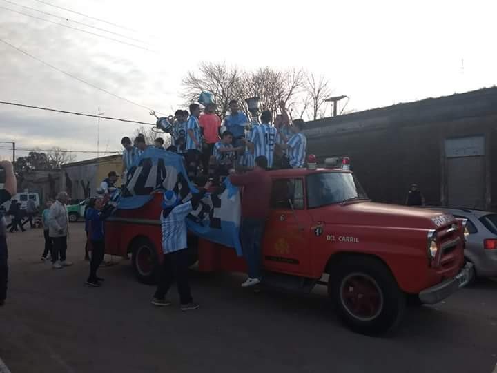 Mas fotos del festejo del campeon