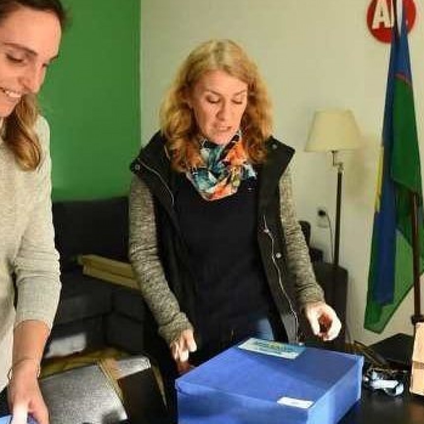 Lordén otorgó aporte para el equipo de fútbol femenino de Del Carril 