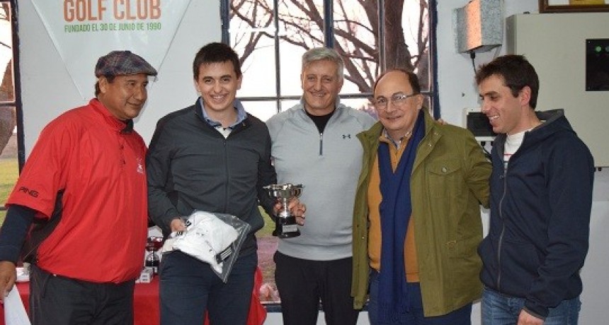 Salomón en la entrega de premios del Torneo Aniversario de Golf