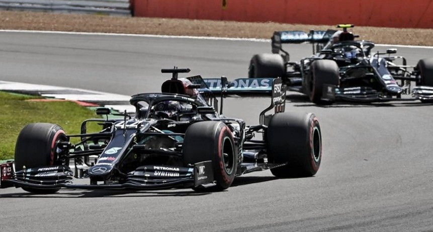Hamilton y Bottas dominan las pruebas libres en el GP de España