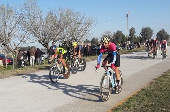 Ciclismo: el saladillense Emanuel Tolosa ganó en Lobos