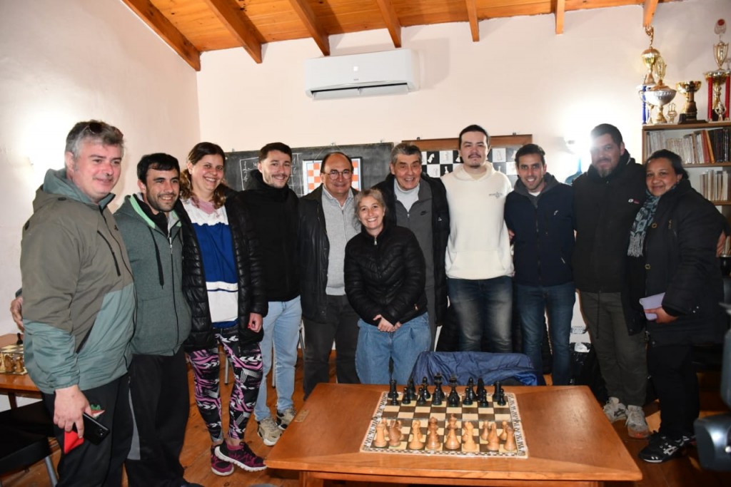 José Luis Salomón junto a Nicolás Tosca estuvieron visitando la Escuela Municipal de Ajedrez