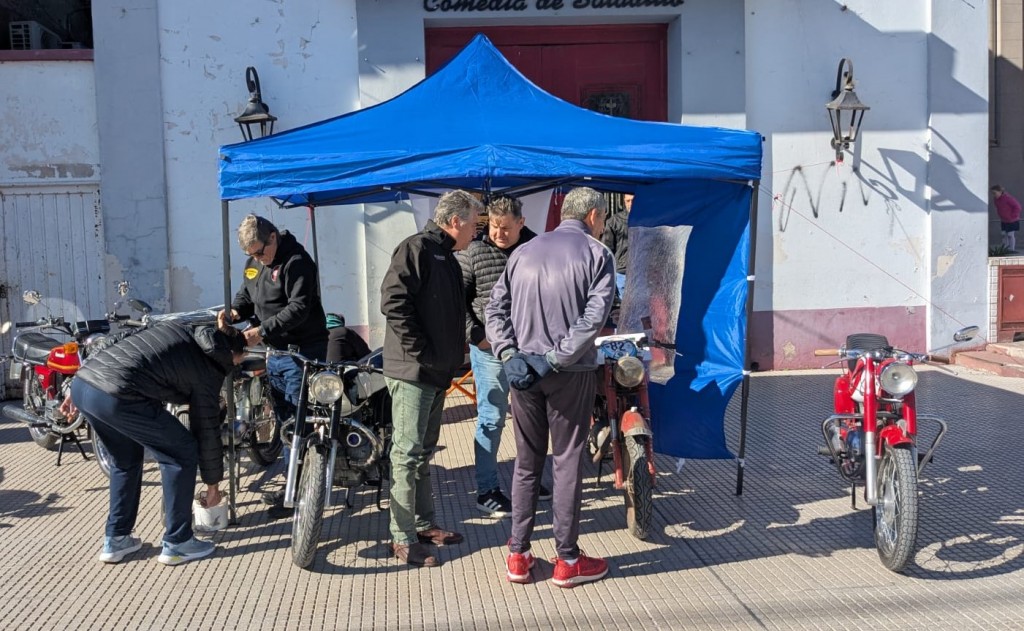 Club de Motos Antiguas en el 162 Aniversario de Saladillo 