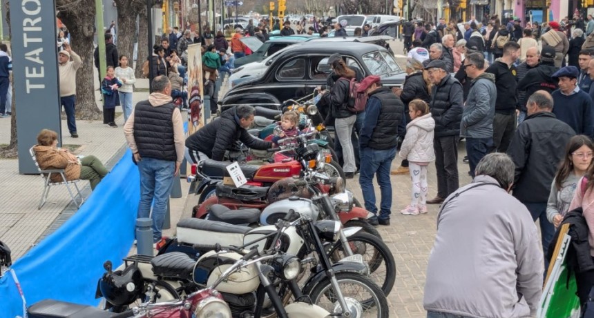 Las Motos Cl&aacute;sicas y Antiguas brillaron en el 163&deg; Aniversario de Saladillo