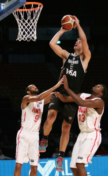 Argentina le gan&oacute; f&aacute;cil a Panam&aacute; y se clasific&oacute; para las semifinales