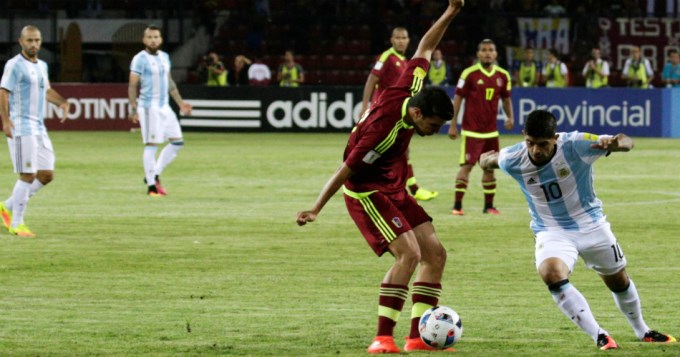 Argentina jugó como la Mérida y perdió la punta